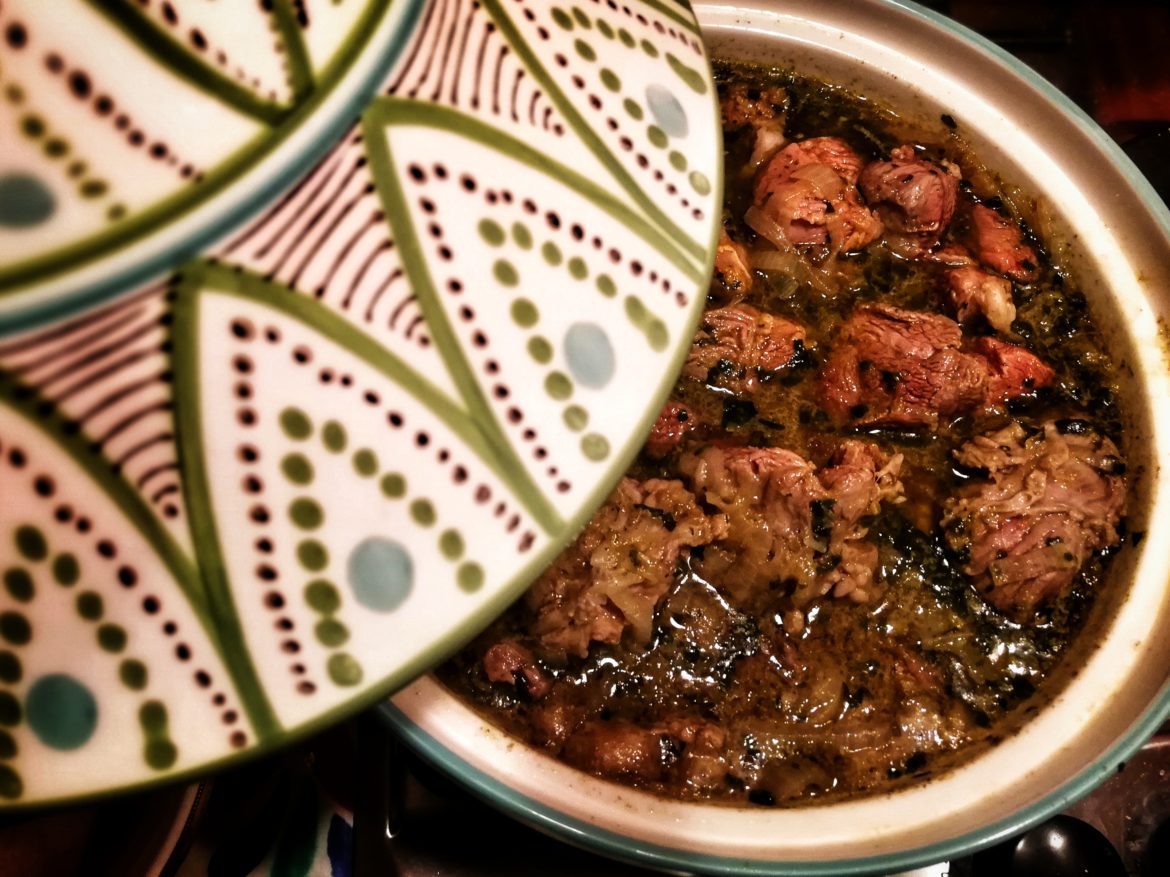 Tajine di manzo, prugne e uova