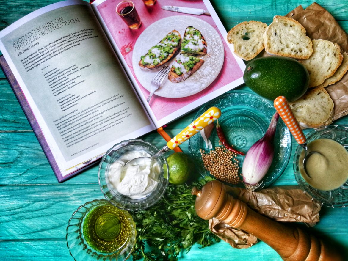 Avocado toast con condimento di tahina