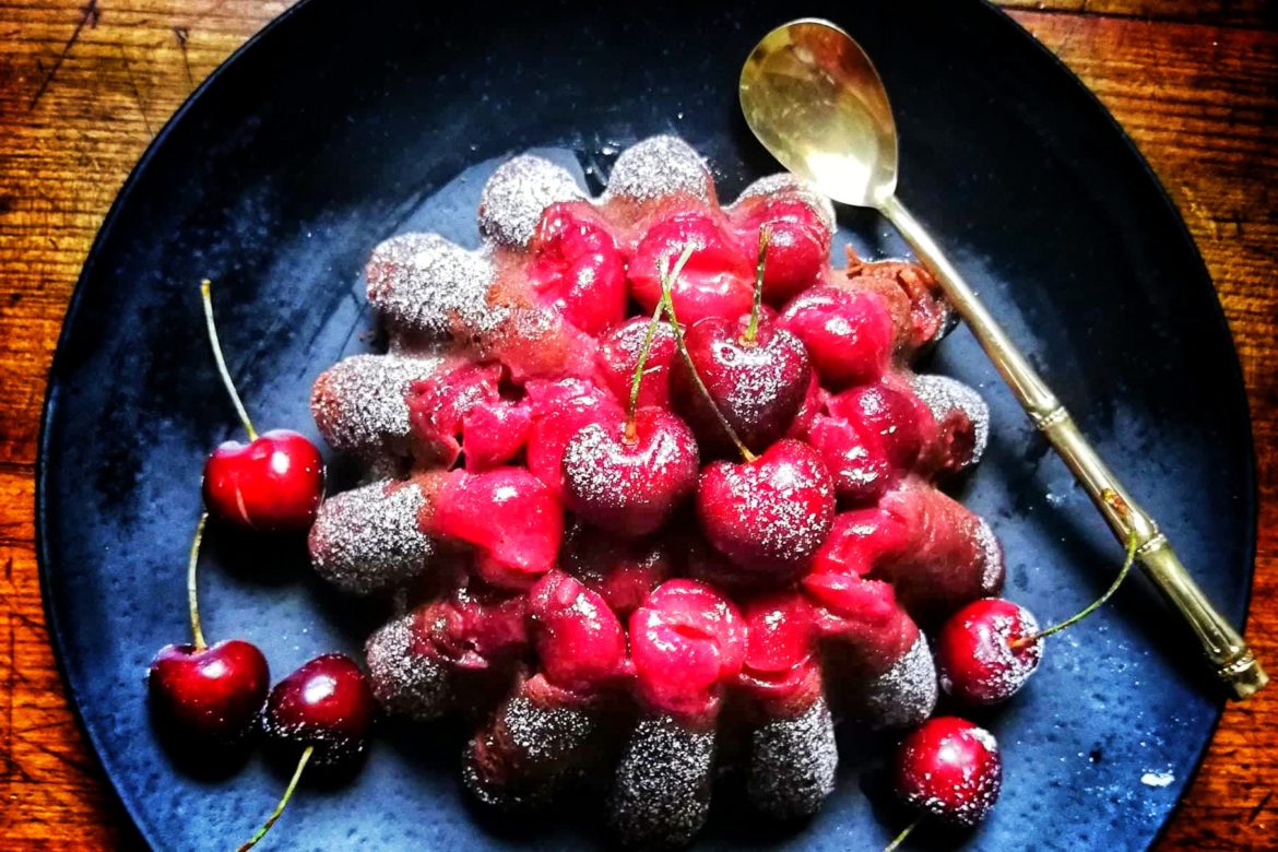 SNAP_35383731_2137447839822900_5917165130755342336_n_Snapseed Torta ciliegie e cioccolata 🍒