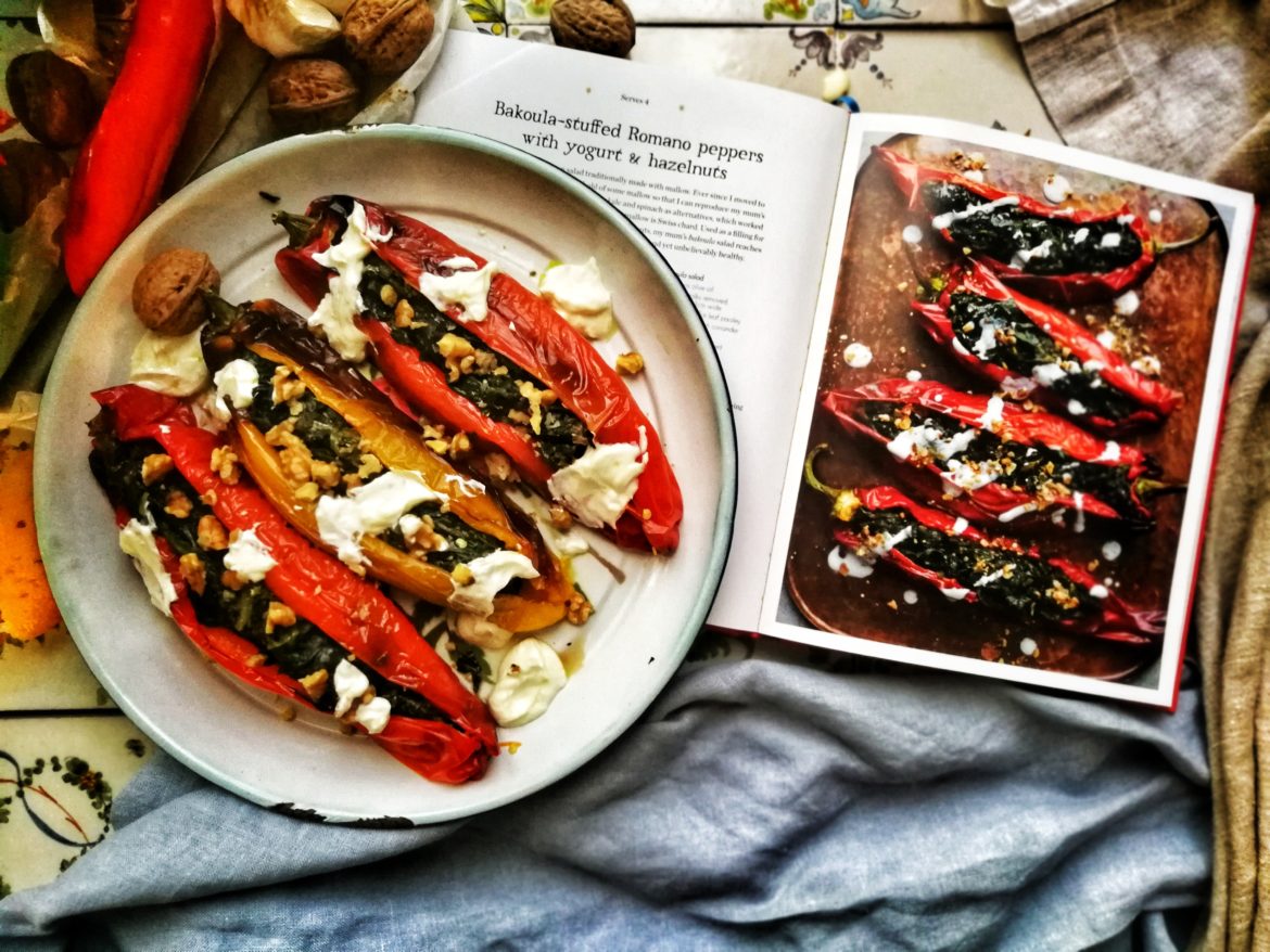 Peperoni romani ripieni di insalata Bakoula con yogurt e noci