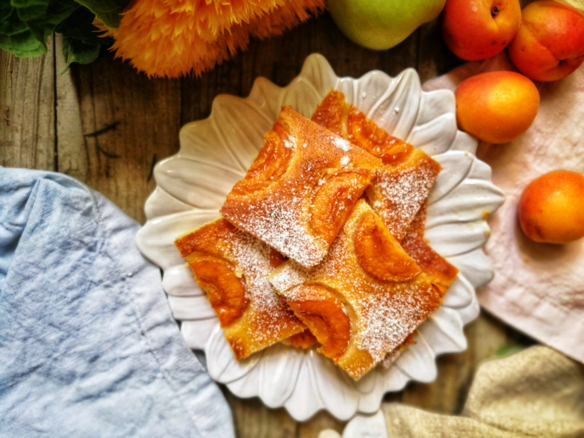 Torta frittatina di albicocche