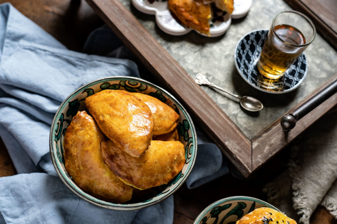 Poğaça, la morbida focaccia ottomana in mezzo alla città dei gatti
