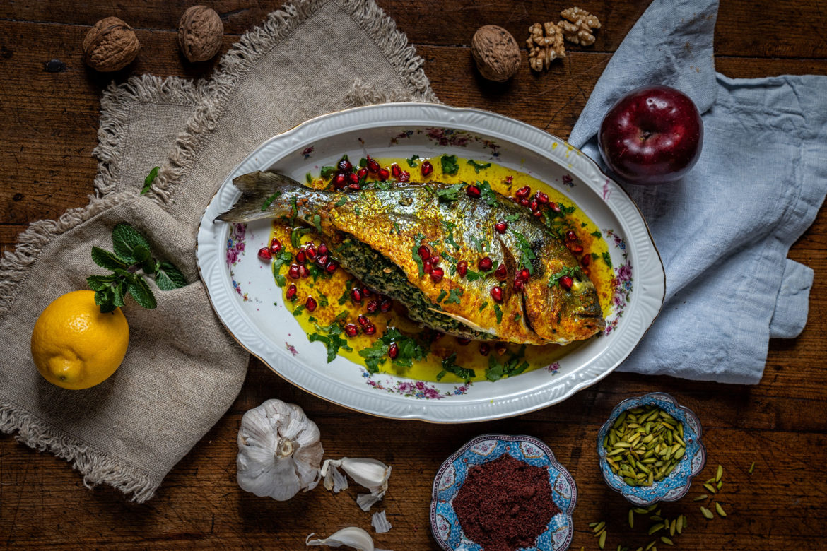 Mahi shekampor, pesce ripieno di erbette, noci … e il tradimento