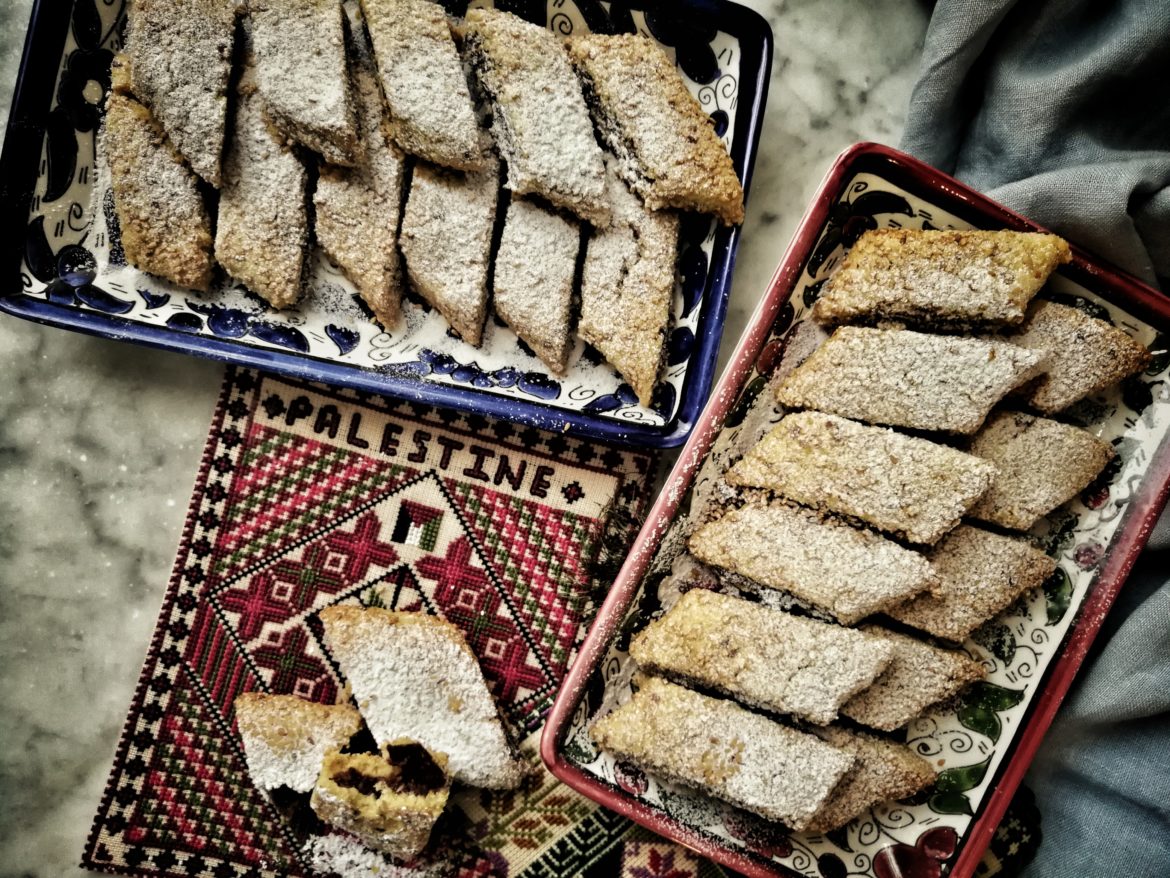 IMG_20190413_122714-01 Makrout, biscotti di semolino e datteri nel campo di Shatila